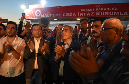 CHP'liler cezaevi önünde nöbete başladı