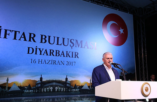 'Yürüyeceksen darbeye karşı yürüyeceksin'