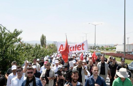 Adalet Yürüyüşü'nde hareketli anlar gözaltına alındı