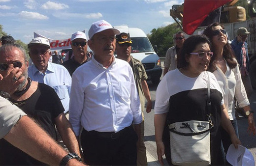 Kılıçdaroğlu, Adalet Yürüyüşü'nün 3. gününde türkü söyledi