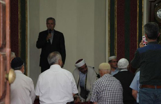 Arınç'tan vefat eden aile fertleri için mevlit