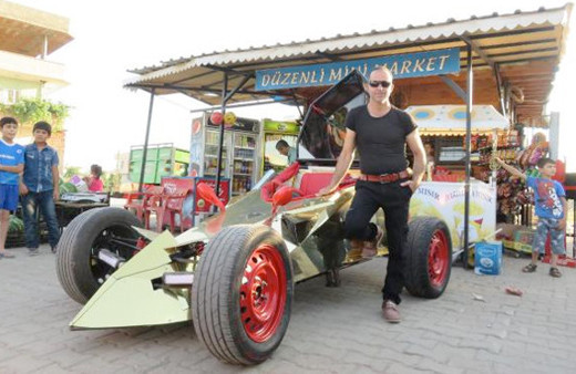 Bakkal Osman'ın yarış arabasını görenler hayran kalıyor