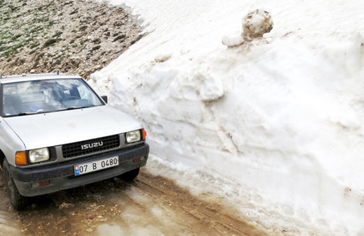 Olacak iş değil! Antalya’da kardan kente inemediler