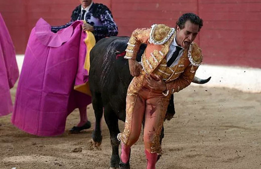 Etme bulma dünyası! Dünyaca ünlü matador boğa tarafından nasıl öldürüldü