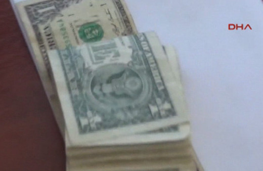 Operasyon düzenlenen diyaliz merkezi kasasından dolar çıktı