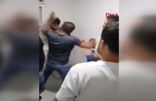 Adana'da Türk kızlarını taciz eden Suriyeli gence dayak!