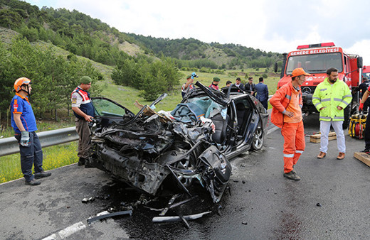 Bolu'daki korkunç kazada mucize kurtuluş!