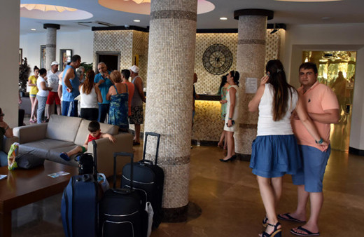 Marmaris'te bir odayı 50 farklı aileye sattılar