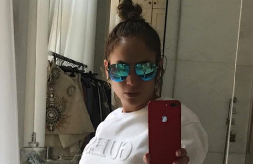 Jennifer Lopez karın kaslarıyla meydan okudu