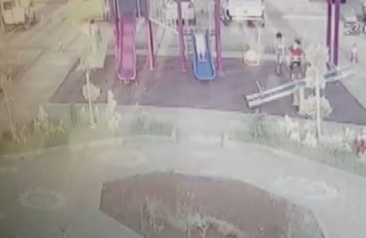 Kaydıraktan düşen çocuk yaşamını yitirdi