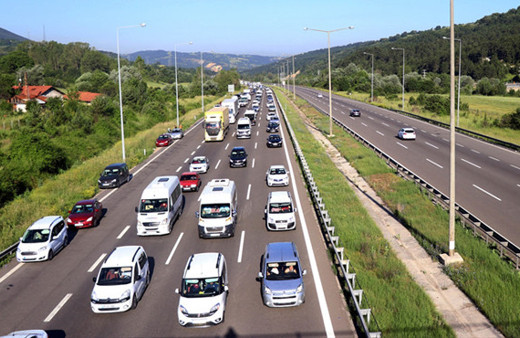 İstanbul boşaldı TEM otoyolu Bolu kesiminde araç kuyruğu