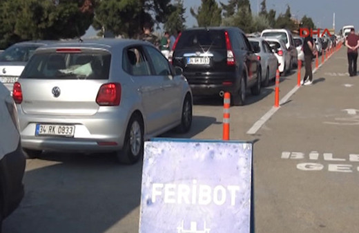 Çanakkale'de feribot iskelesinde araç kuyruğu