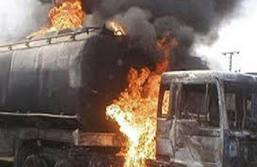 Pakistan'da tanker faciası çok sayıda ölü var