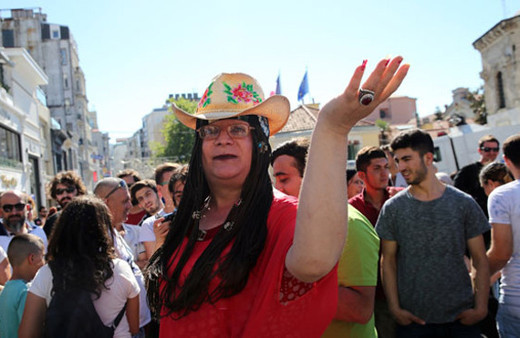 Polis LGBTİ'nin yürüyüşüne izin vermedi