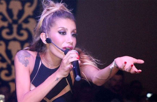 İrem Derici taş gibiyim dedi selülitleri onu rezil etti