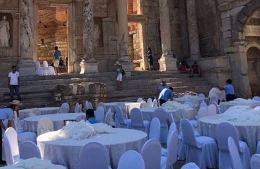 Nabi Avcı Efes'te düğün iddialarına noktayı koydu