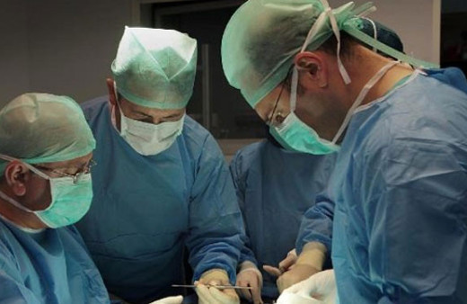 Kız kaçıran oğlunun kulağını kesti