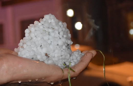 Kars'ta dolu yağışı şaşırttı