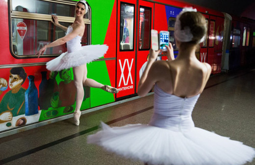 Rusya Metrosunda Bale Gösterisi!