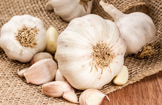 Yastığın altına sarımsak koyup uyursanız