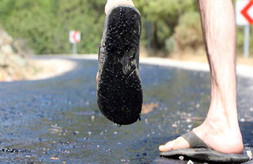 Fethiye'de asfalt eriten sıcaklar hayatı durdurdu