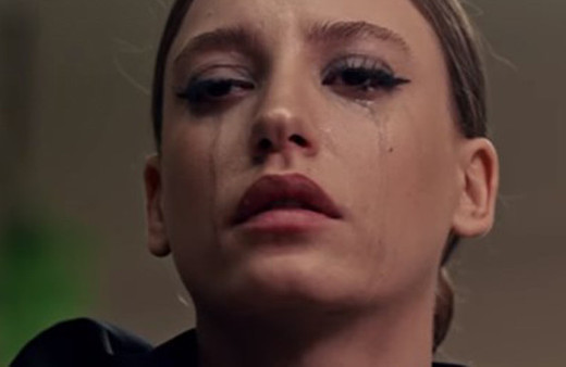 Fi dizisinin sezon finaline damga vuran şarkı!