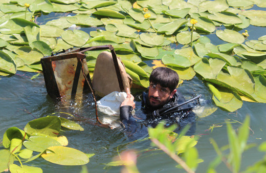 Gölden sandalye ve mangal çıktı