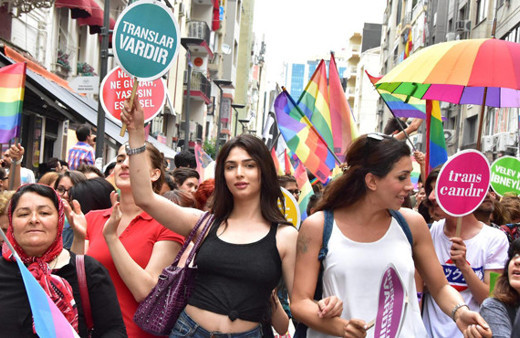 LGBT İzmir'de beşinci kez yürüdü