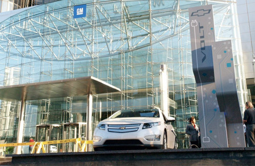 Venezuela fabrikaları işçiye verdi şirketler terkediyor