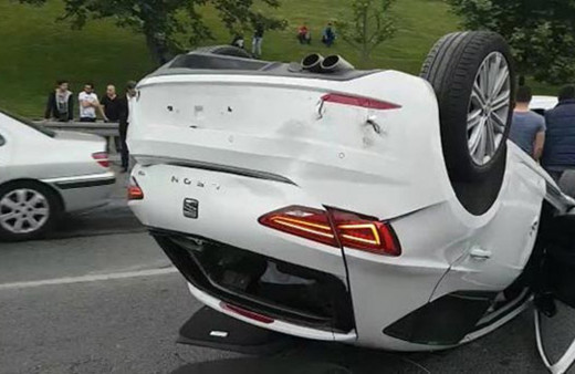 İstanbul'da trafik felç: Yaşanan kazada 10 araç birbirine girdi!