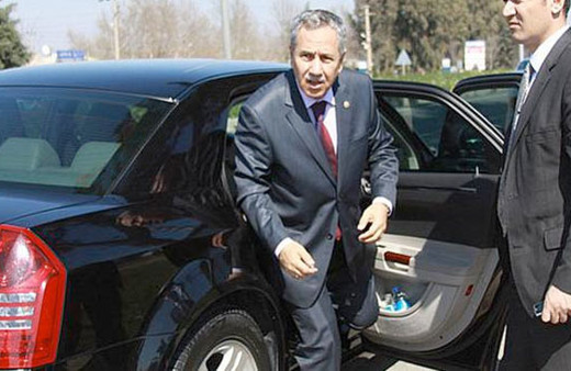 AK Parti'deki iftara o iki isim katılmadı