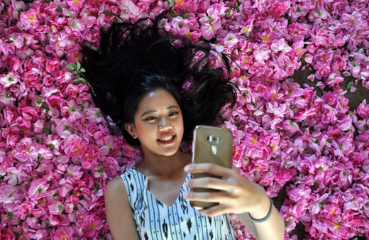 Uzakdoğulu turistlerin gül merakı!