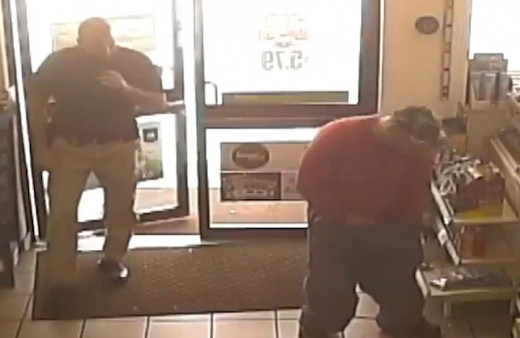 Hırsızlık yapan adamın üstünden çıkanlara inanamayacaksınız