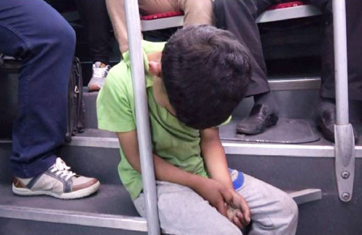 Metrobüslerde içler acısı haldeler! Küçük çocukları...