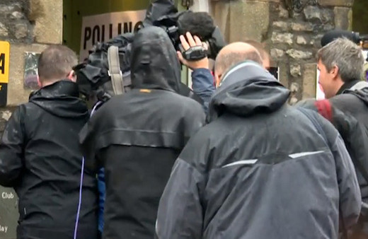 İngiltere seçim sonuçlarını bıraktı bu kavgayı konuşuyor!