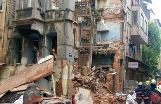 İstanbul Kumkapı'da 4 katlı bina çöktü