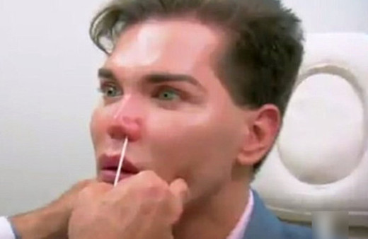 Barbie'nin Ken'i bir estetik daha geçirirse burnu düşecek!