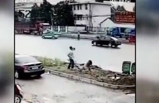 Aldatılan koca, karısını sokak ortasında öldürünceye kadar bıçakladı