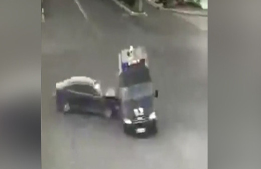 Polis aracını deviren kaza böyle kaydedildi