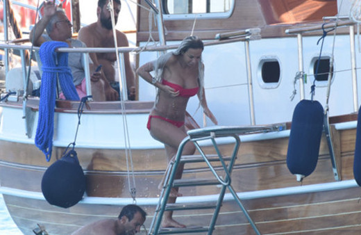 Oryantal Didem'den fizik şov!