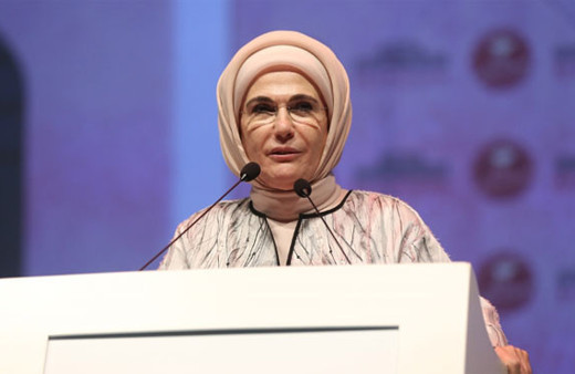 Emine Erdoğan mezuniyet törenine katıldı