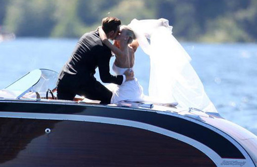 İmzaları atar atmaz tekneyle açıldılar