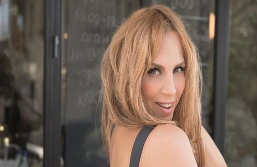 Sertab Erener'in bikinili fotoğrafı şok etti!