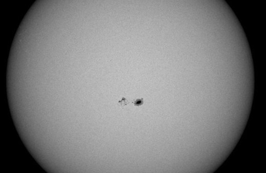 Güneşin üzerinde dev gizemli leke