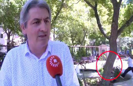 Röportaj sırasında parktaki gölete düşen çocuğu kameraman kurtardı