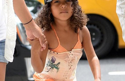 Kardashian'dan kızına korse giydirme iddiasına yanıt!