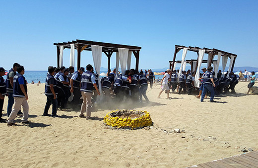 Tatilciler şaştı kaldı: Ünlü plajda hava destekli operasyon!