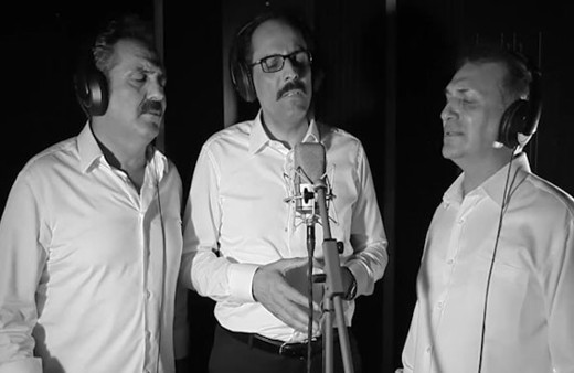 İbrahim Kalın 15 Temmuz şehitleri için çalıp söyledi