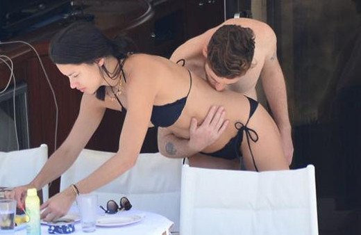 Adriana Lima Bodrum sahillerinden esti geçti!