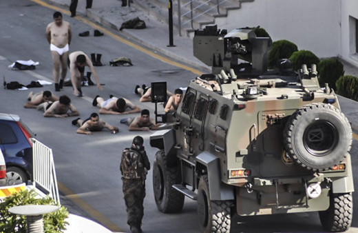 15 Temmuz görüntüleri! Askerlerin çıplak teslimi unutulmaz!
